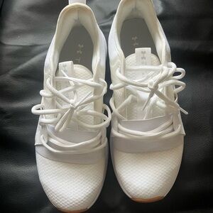 Under Armour Women's White trainers 9.5. Breathe